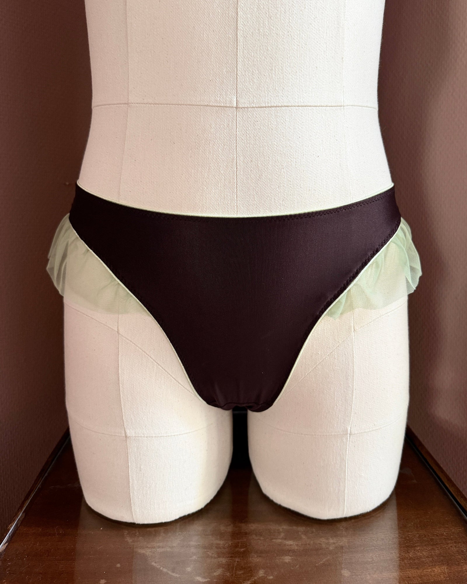 Studio_Confidants_Clay_thong