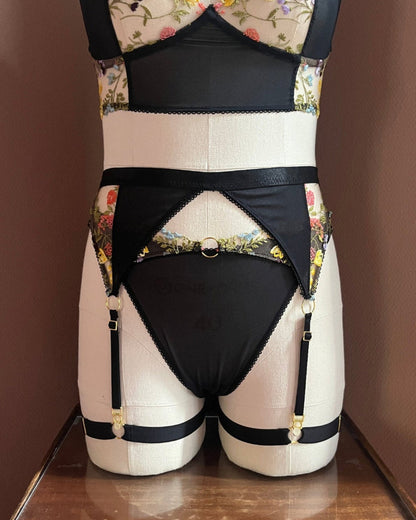 Studio Confidants_Cleo garter belt Couleur