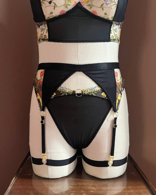 Studio Confidants_Cleo garter belt Couleur