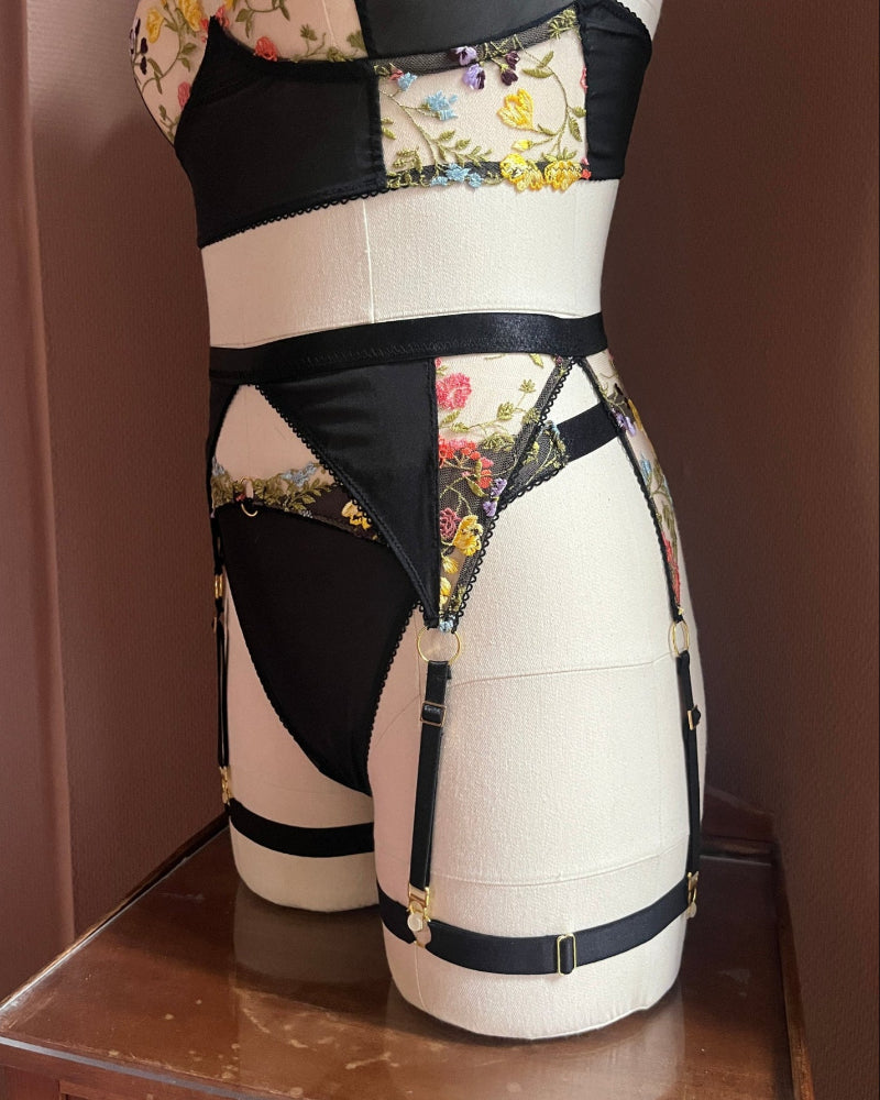 Studio Confidants_Cleo garter belt Couleur