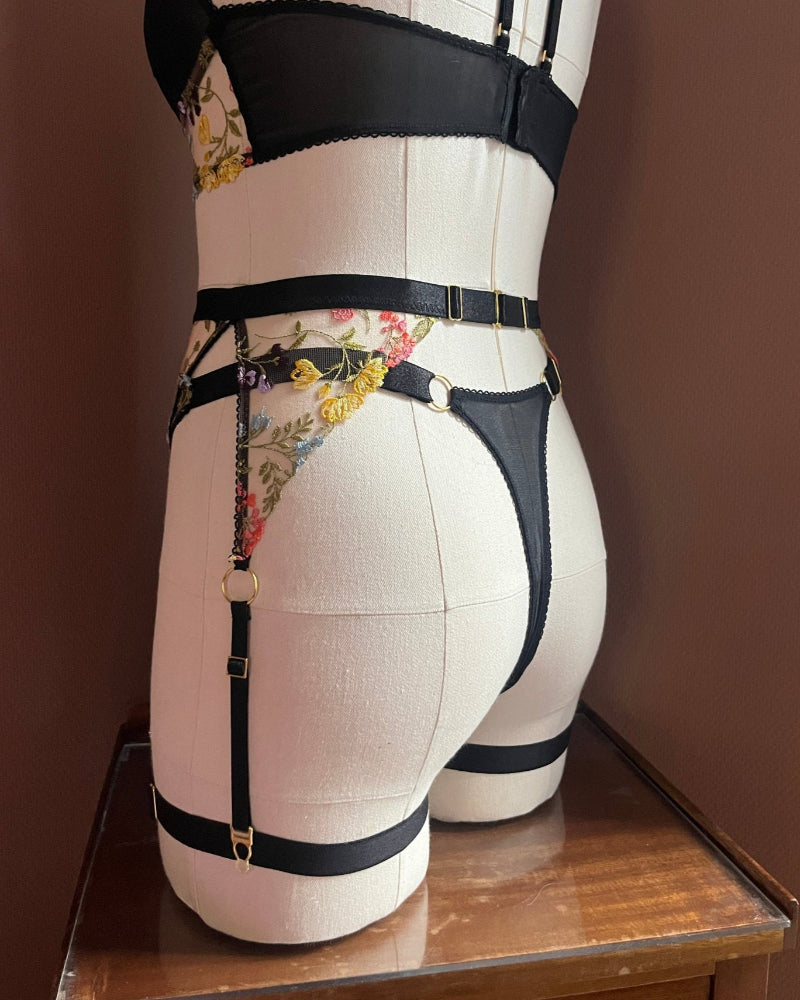 Studio Confidants_Cleo garter belt Couleur