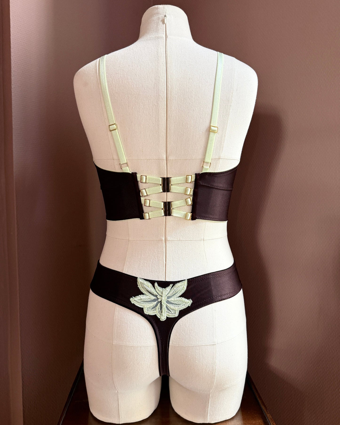 Studio_Confidants_Sage_thong