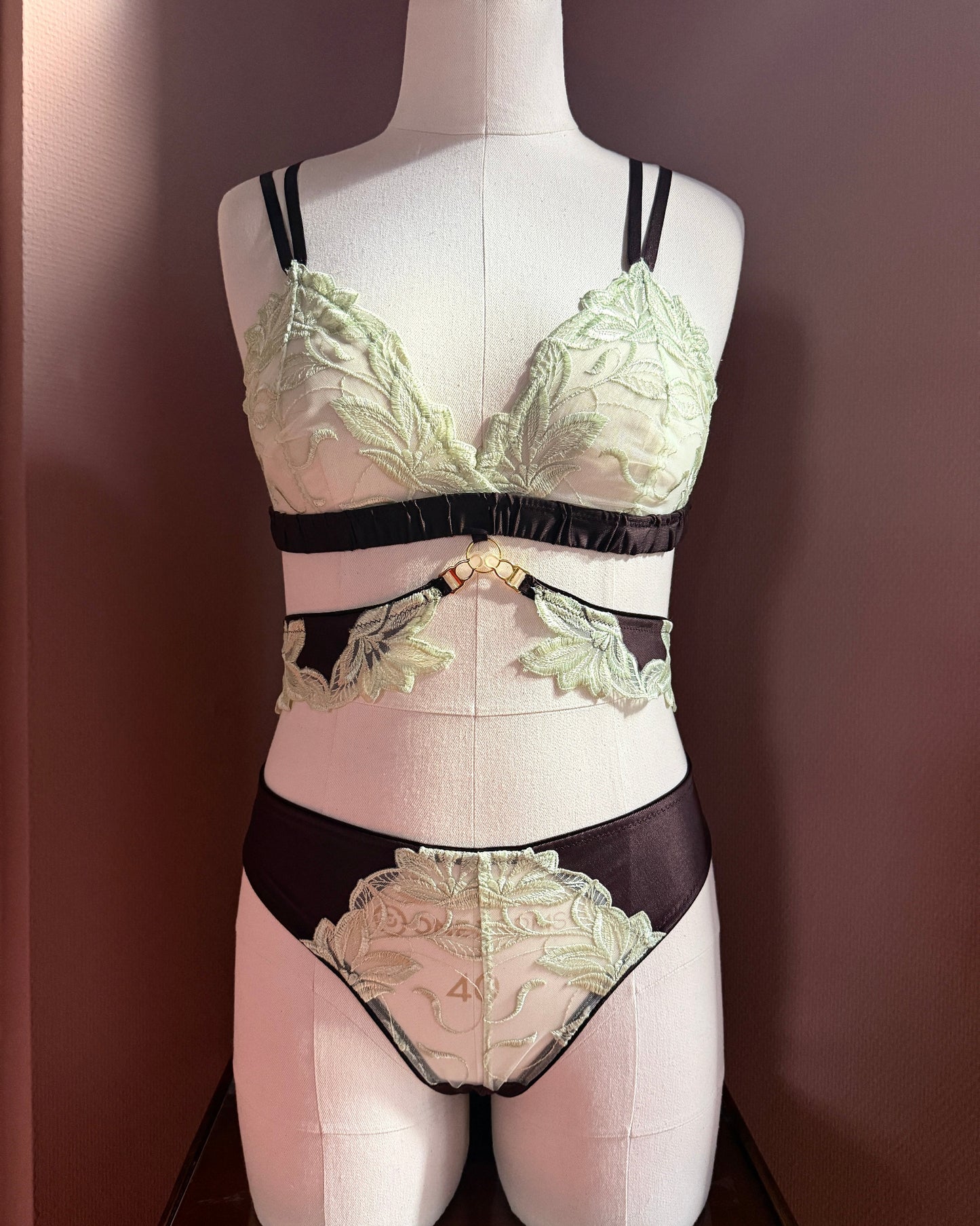 Studio_Confidants_Sage_thong