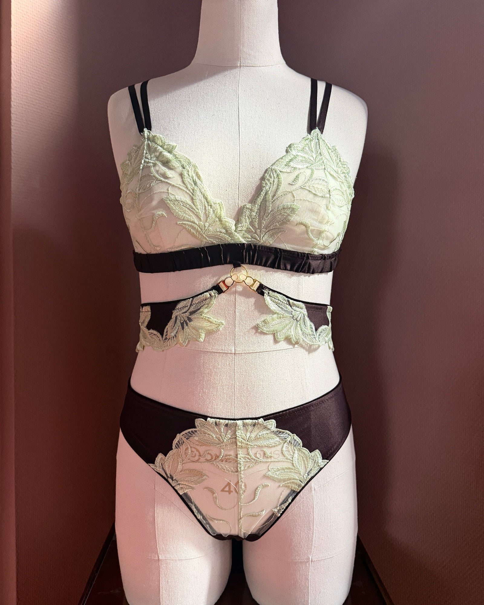 Studio_Confidants_Sage_thong