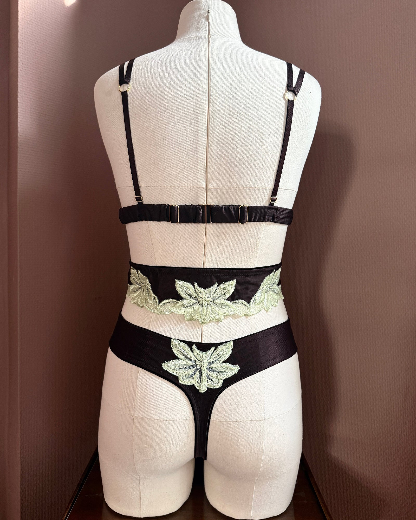 Studio_Confidants_Sage_thong