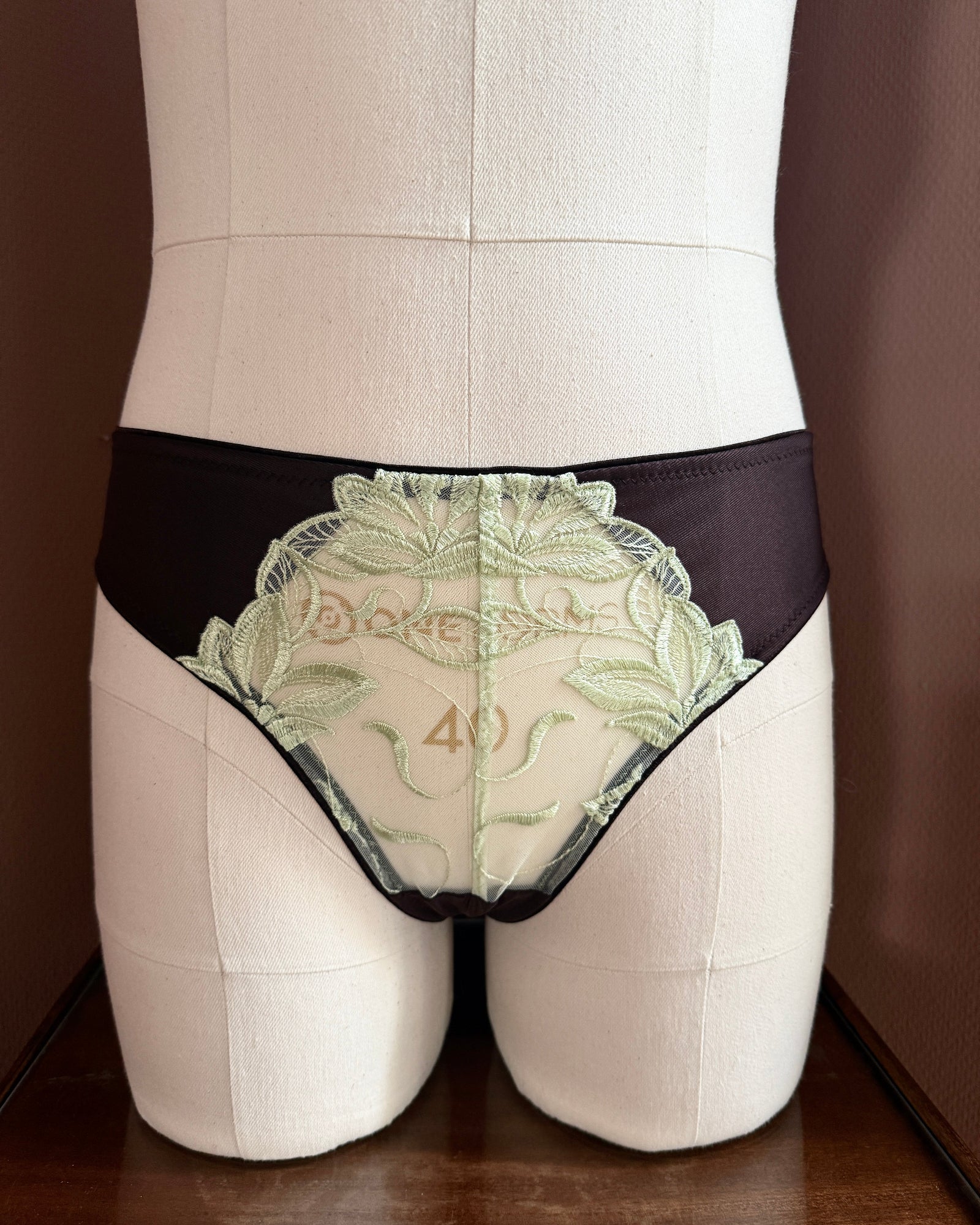Studio_Confidants_Sage_thong